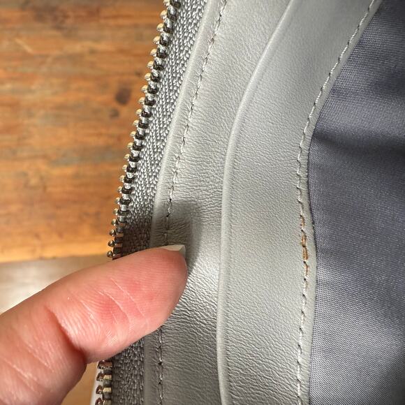 Y2K Coach Monogram Penelope Zippy Wristlet Wallet Gray Patent Metallic Gray C's - Picture 8 of 11